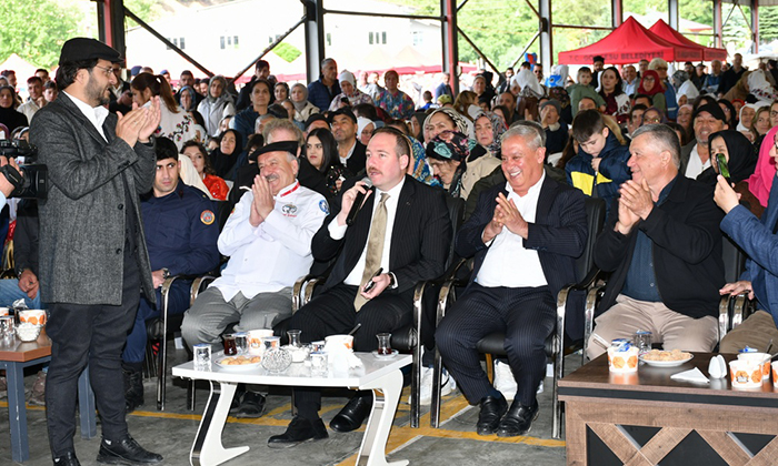 Yöresel Giyim Ve Kültür Şenliğinde 300 Kitap Bağışı