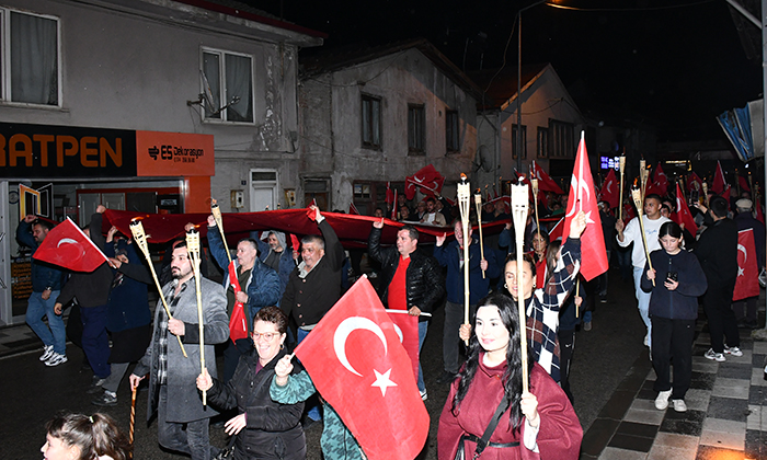 Cumhuriyet’in 103.Yılı Mengen’de Fener Alayı İle Kutlandı